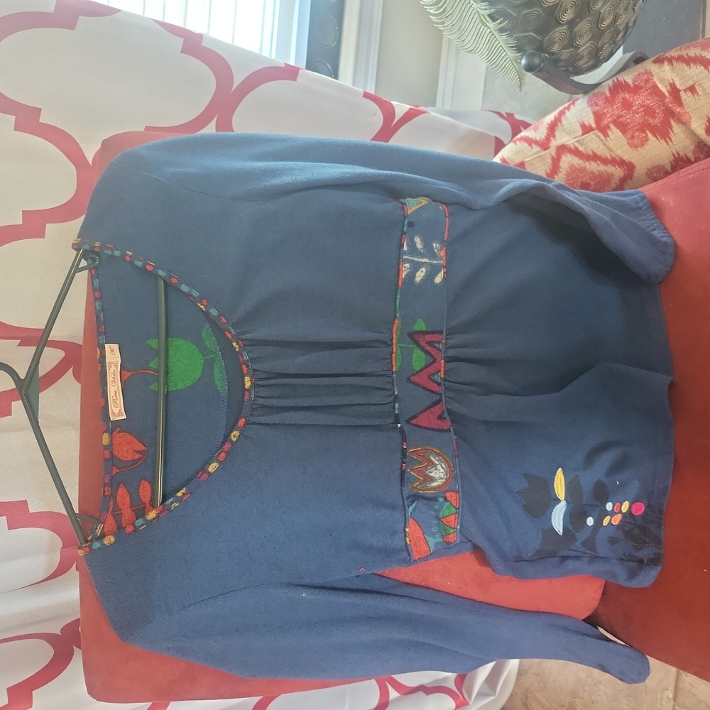 Pura Vida L/S Med sweater boutique new no tags and blue in color